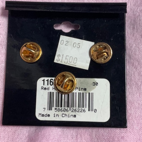 Pin art set of lips lipstick and red shoes - Picture 2 of 2